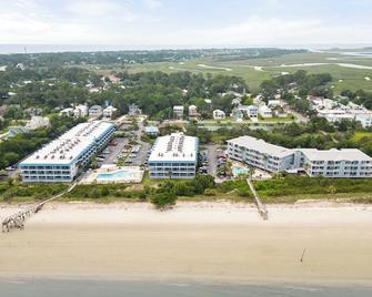 Beach Racquet B105 - Tybee Island - Building