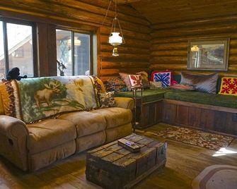 Antler Annex - Seeley Lake - Living room
