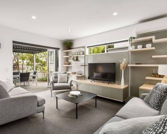 Convenient Urban Townhouse 2 carparks available - 基督城