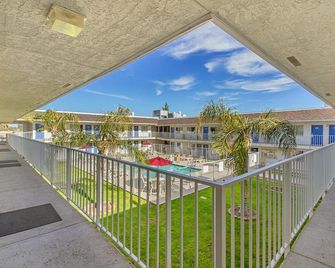 Motel 6 Phoenix North Bell Road - Phoenix - Balkon