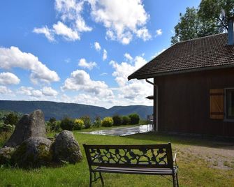 Chalet in Saulxures near Ski Resorts - Saulxures-sur-Moselotte - Patio