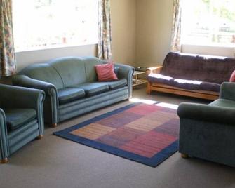 Lake Manapouri Town House - with WiFi - Manapouri - Living room