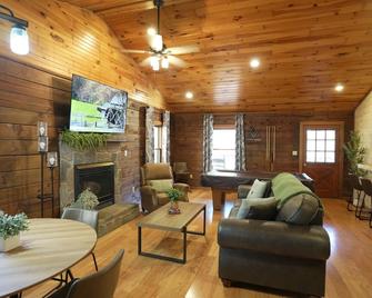 Love Shack - Sevierville - Sala de estar
