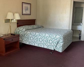 Whits Inn - Loganville - Bedroom