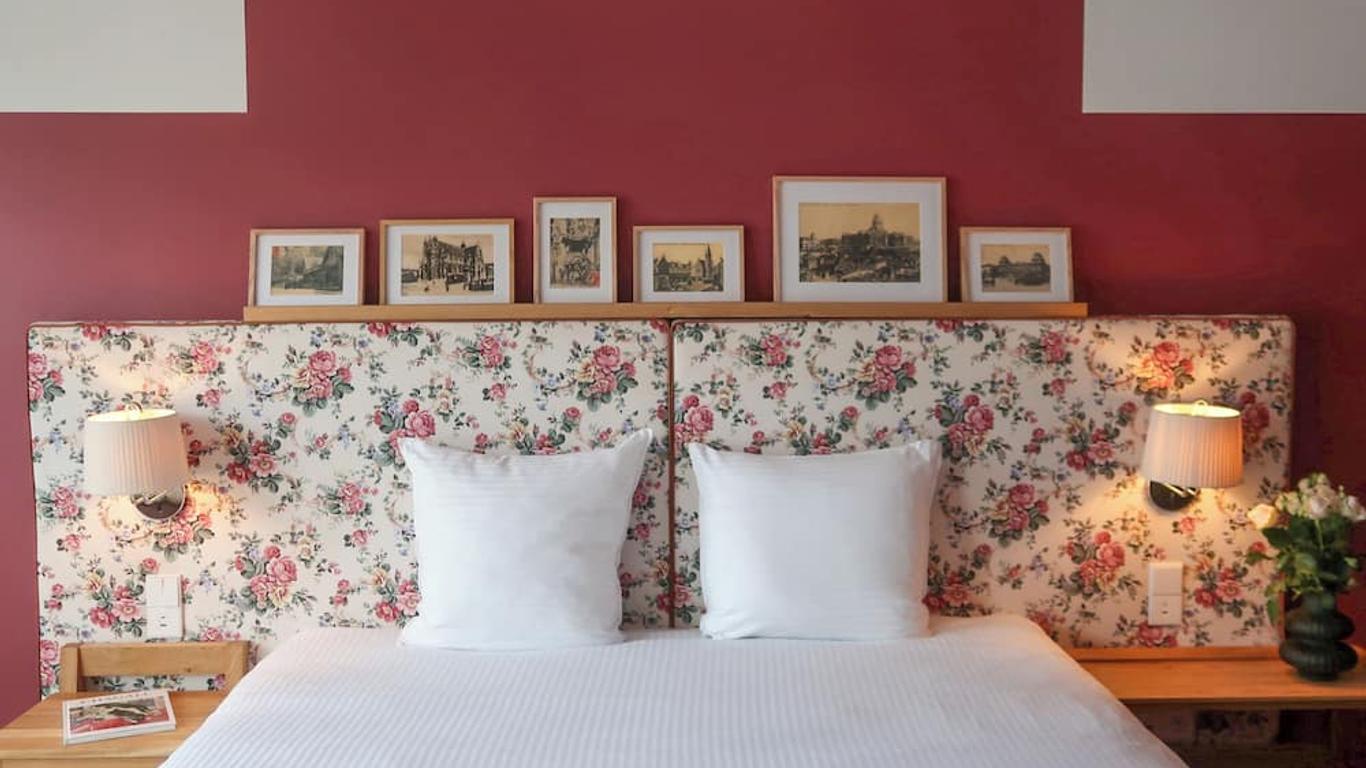 9Hotel Chelton