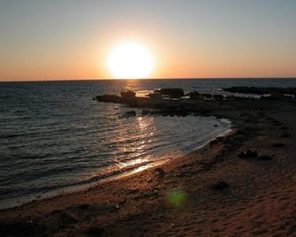 Penthouse In Kyrenia town, Large Rooftop Terrace, stunning sea views, pool - Kyrenia - Balcony