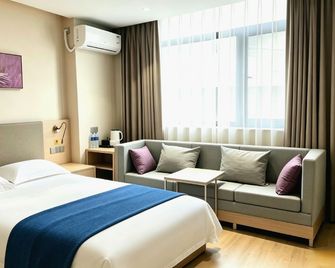 Yijia 365 Chain Hotel (Shijiazhuang Canal Bridge Railway University Yitang Metro Station Branch) - Shijiazhuang - Bedroom