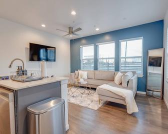 1 Br 1 Ba Luxury - Museum District & Downtown Htx - Houston - Wohnzimmer