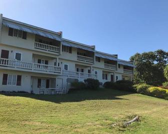 Weslore Apartments Private 10 Acre Estate - Bahía Montego - Edificio