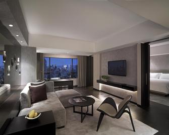 New World Makati Hotel - Makati - Living room