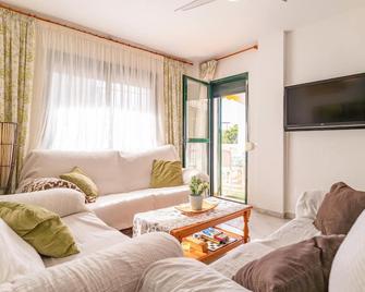 2 Bedroom Nice Apartment In Benalmádena - Benalmádena - Living room