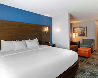 Comfort Inn & Suites - Ellijay - Bedroom