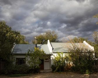 The Olive Thrush Cottage - Prince Albert - Buiten zicht