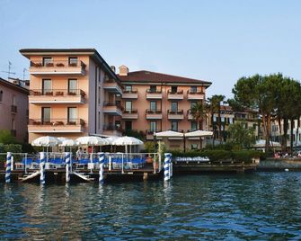 Hotel Eden - Sirmione - Vista del exterior