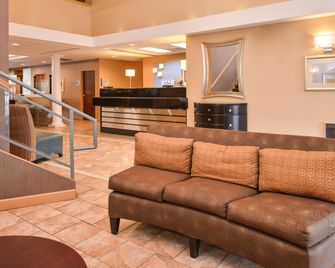 Holiday Inn Express Lewisburg/New Columbia By IHG - New Columbia - Lobby