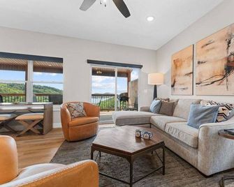 Table Rock Lake Views, Free Daily Attraction Tickets, Cmty Amenities w Pools - Kimberling City - Sala de estar