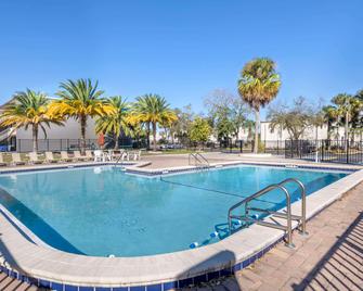 Suburban Studios International Drive - Orlando - Piscina