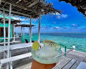 Tranquility Bay Resort - סן פדרו - פטיו