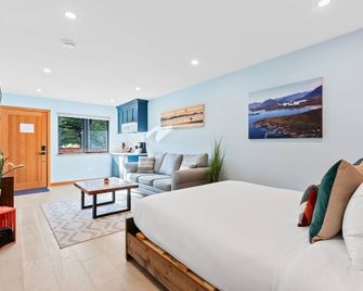 Black Pearl #1-Studio I Sun Deck I Little Beach - Ucluelet - Bedroom