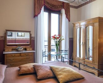 Pinto-Storey Hotel - Naples - Bedroom