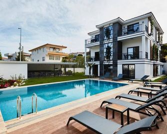 Ruwais Hotel - Cesme - Piscina