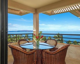 Spacious Kitchen and Stunning Ocean Views - Elegant Top-Floor Sanctuary - Wailea - Balkon
