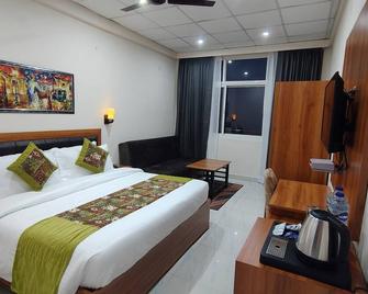 Ai 360 Degree Hotel - Lansdowne - Bedroom