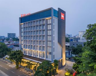 ibis Jakarta Raden Saleh - Jakarta - Building