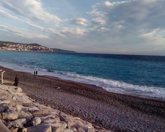 In the center of Menton, near the sea - Menton - Plaża