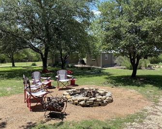 Misty Haven - Tucson Cabin - Bandera - Patio
