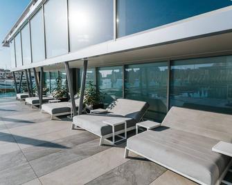 Blubay Apartments by ST Hotels - Il-Gżira - Patio