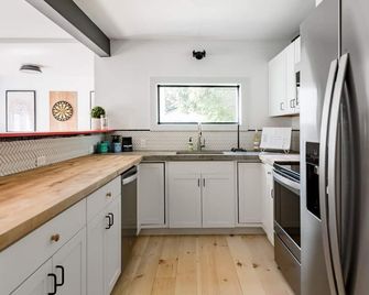 The Wheelhaus— Restored Home in Hamlet of Amenia - Amenia - Kitchen