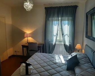 Principe Calaf 3 e 4 - San Macario in Piano - Bedroom
