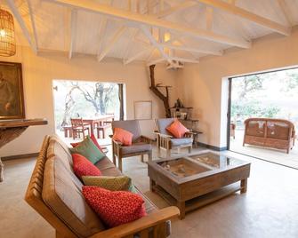Antares Bush Camp & Umgede Hide - Phalaborwa - Sala de estar