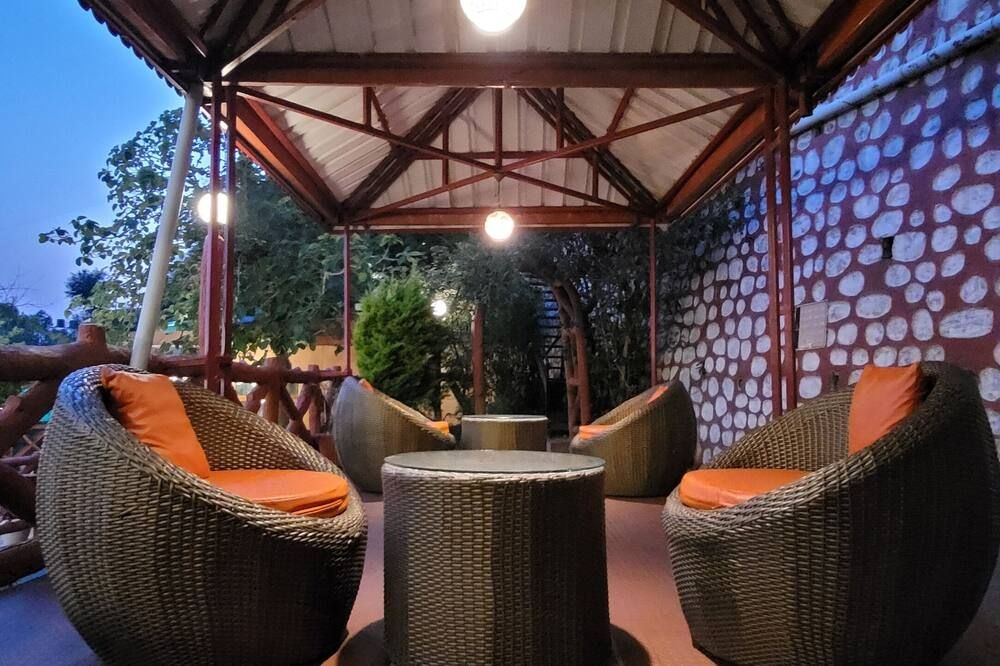 Ceyone Classic Fall Resort - מוסורי - פטיו