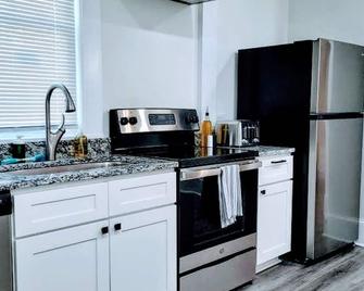 Walk To Duke Campus! 1 Bedroom In Trinity Park! - Durham - Kitchen
