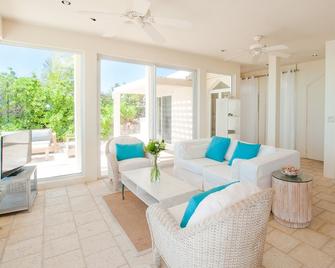 Aqua Del Rose 2 Br Beachfront Cottage - Grace Bay - Living room