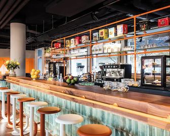 Me and All Hotel Berlin East Side, by Hyatt - Berlin - Bar