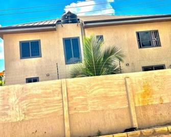 Serene Hostel Accra Bunk Bed in Dormitory Room - Ashonman