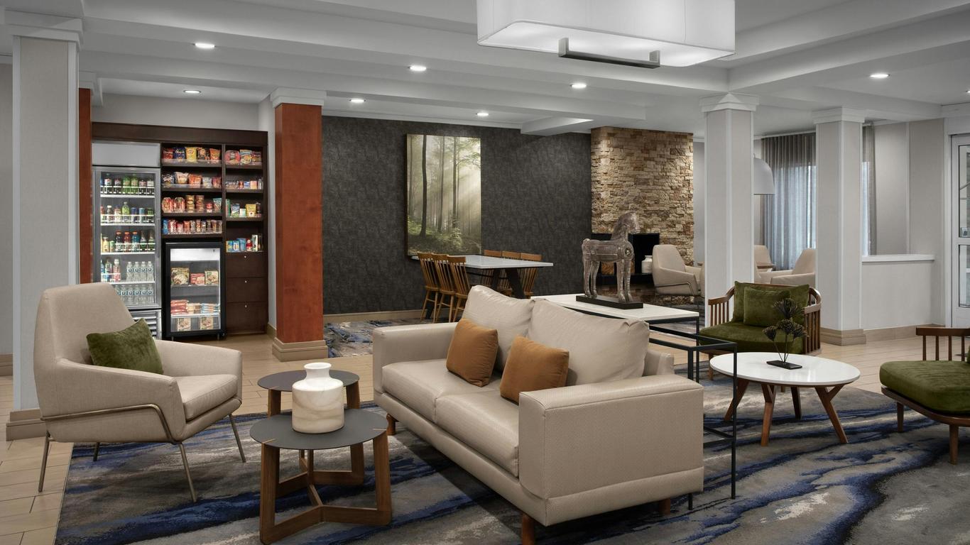 Fairfield Inn & Suites by Marriott Rogers