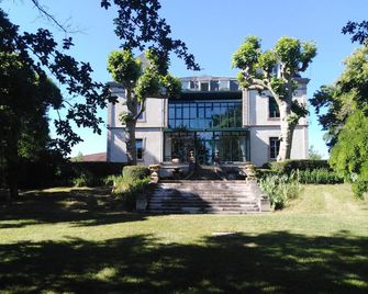 Hôtel La Métairie & Piscine - Cordes-sur-Ciel - Gebouw