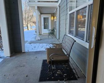 Cozy Eagle Ranch retreat walk to everything - Eagle - Innenhof