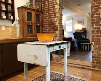 Antietam Toll House~ an historic waterfront cabin with fully fenced yard. - Waynesboro