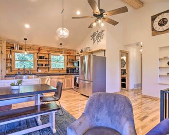 24-0132 Alma Retreat w/ Deck: 17 Mi to Skiing - Fairplay - Comedor