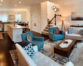 Modern Industrial, 12 min walk to Bridge St - Phoenixville - Wohnzimmer