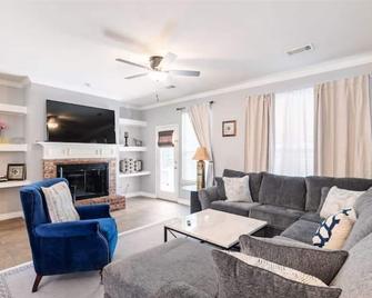 4Bedroom with King bed/ Suite Downstairs - Rockwall - Living room