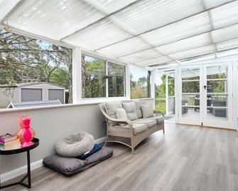 Glenbrae — Stay 5, Pay 4 - Bundanoon - Obývací pokoj