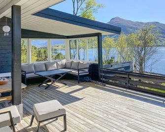 Nice Home In Ørsta With Sauna - Ørsta - Balcony