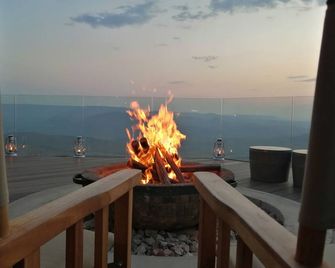 바바낭고 게임 리저브 - 줄루 록 로지 - 울룬디 - 발코니