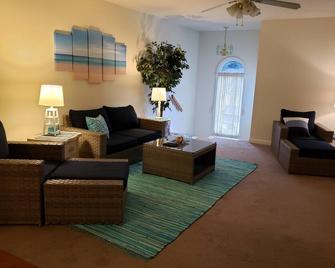 Located Mid Way between Charleston and Huntington WV, right off I-64. - Hurricane - Living room